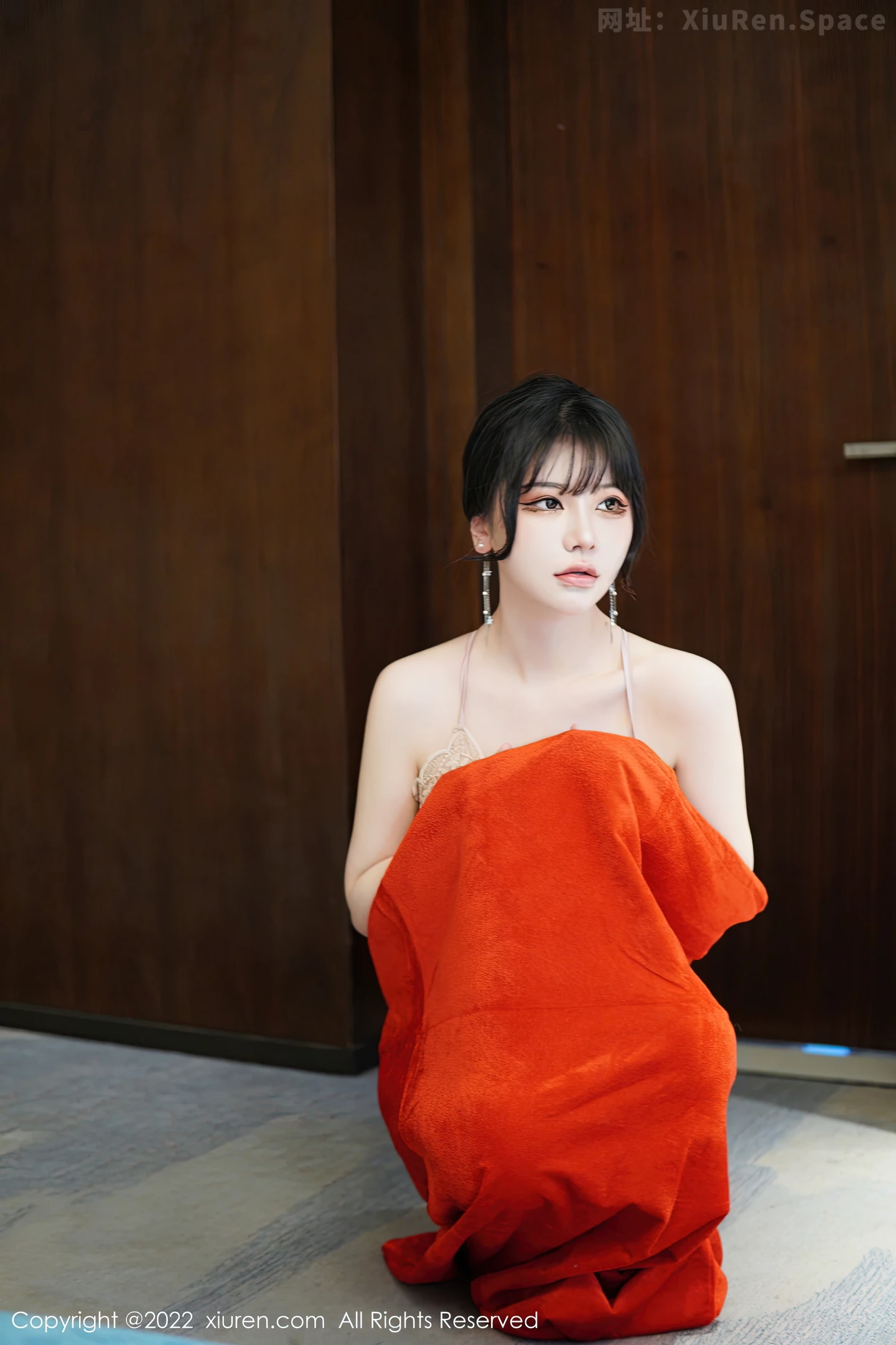 图片[4]-[XiuRen秀人网]2022.12.16 VOL.6012 周于希Sally 白色短裙与黑色内衣加肉丝美腿性感写真集-秀人网官方网站